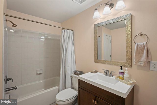 9141 AUTUMN GLORY LN, Bristow, VA 20136