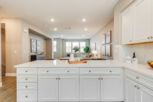 286 AGUSTIN NARVAEZ Street UNIT 3, San Jose, CA 95136