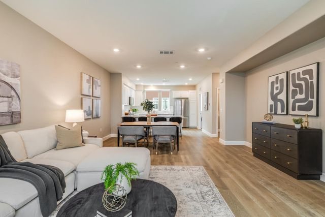 286 AGUSTIN NARVAEZ Street UNIT 3, San Jose, CA 95136