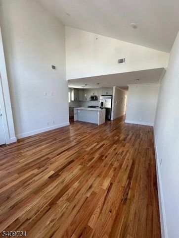 319 Renner Ave, Newark City, NJ 07112