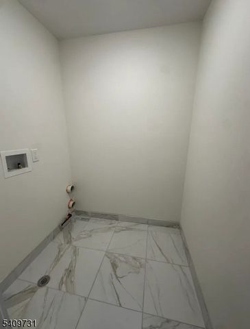 319 Renner Ave, Newark City, NJ 07112