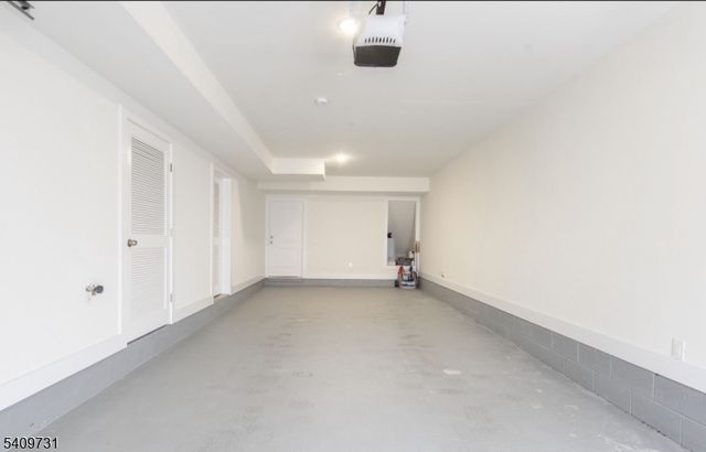 319 Renner Ave, Newark City, NJ 07112