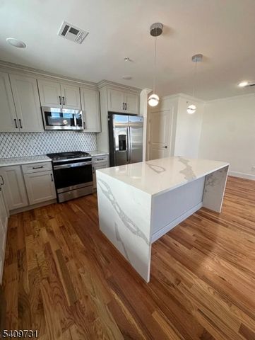 319 Renner Ave, Newark City, NJ 07112