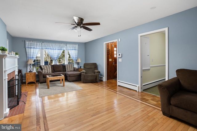 9 WOODLAND RD, Bordentown, NJ 08505