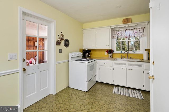 9 WOODLAND RD, Bordentown, NJ 08505
