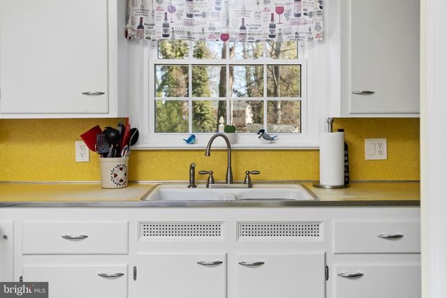 9 WOODLAND RD, Bordentown, NJ 08505