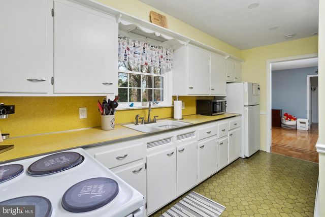 9 WOODLAND RD, Bordentown, NJ 08505