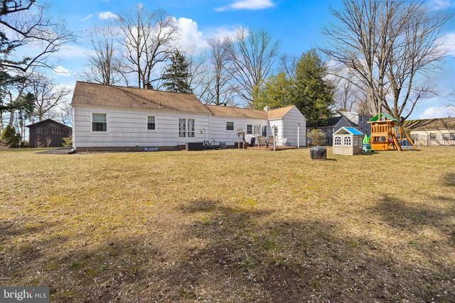 9 WOODLAND RD, Bordentown, NJ 08505