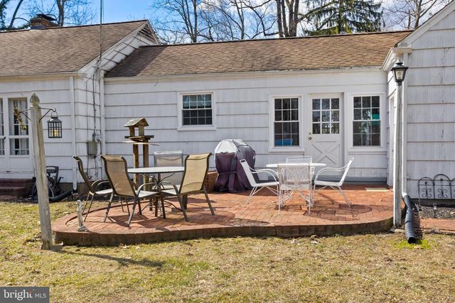 9 WOODLAND RD, Bordentown, NJ 08505