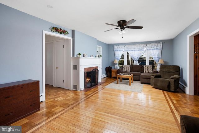 9 WOODLAND RD, Bordentown, NJ 08505