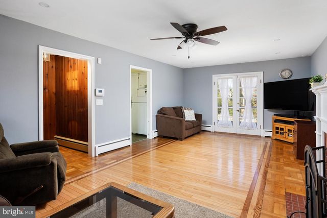 9 WOODLAND RD, Bordentown, NJ 08505