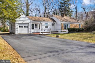 9 WOODLAND RD, Bordentown, NJ 08505