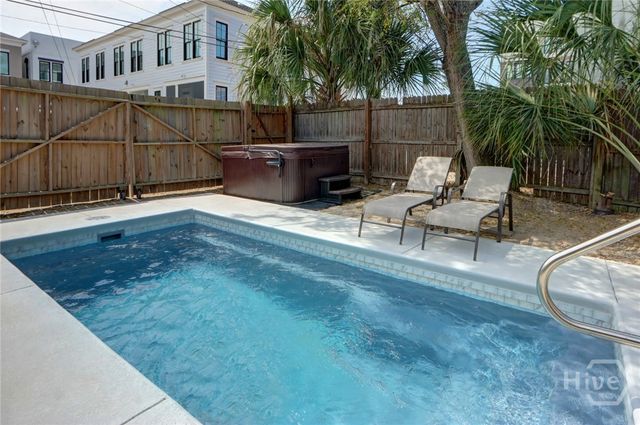 315 W Hall Street, Savannah, GA 31401