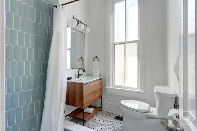 315 W Hall Street, Savannah, GA 31401