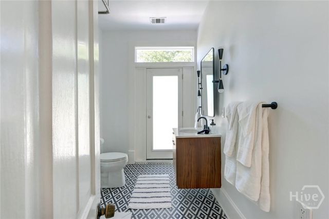 315 W Hall Street, Savannah, GA 31401