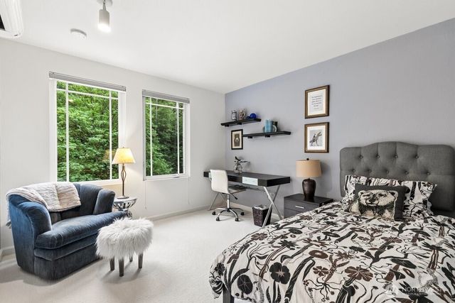 1830 216th Place NE, Sammamish, WA 98074