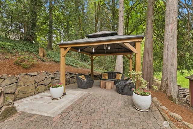 1830 216th Place NE, Sammamish, WA 98074