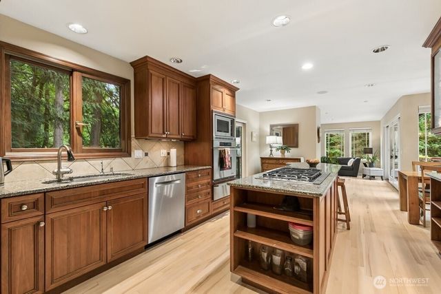 1830 216th Place NE, Sammamish, WA 98074