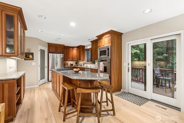 1830 216th Place NE, Sammamish, WA 98074