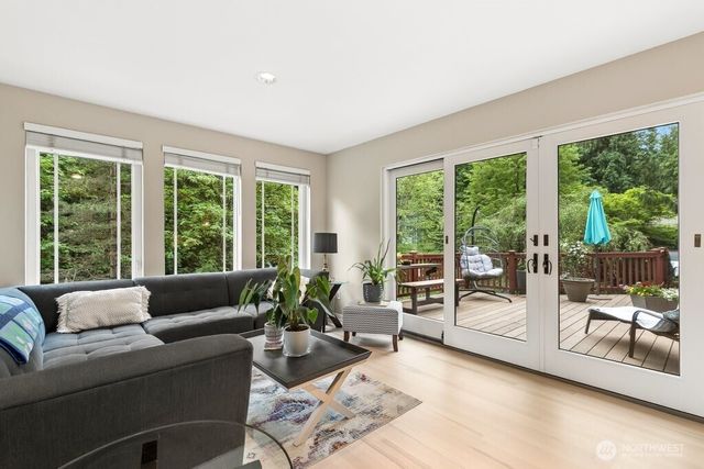 1830 216th Place NE, Sammamish, WA 98074