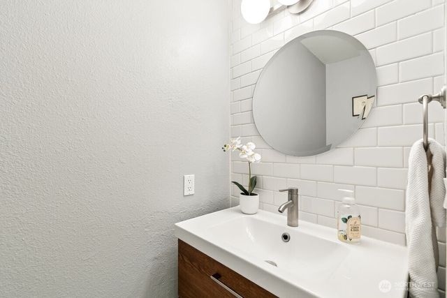 1830 216th Place NE, Sammamish, WA 98074