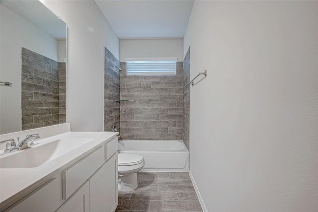 206 Colonnade Reflection Drive, Crosby, TX 77532