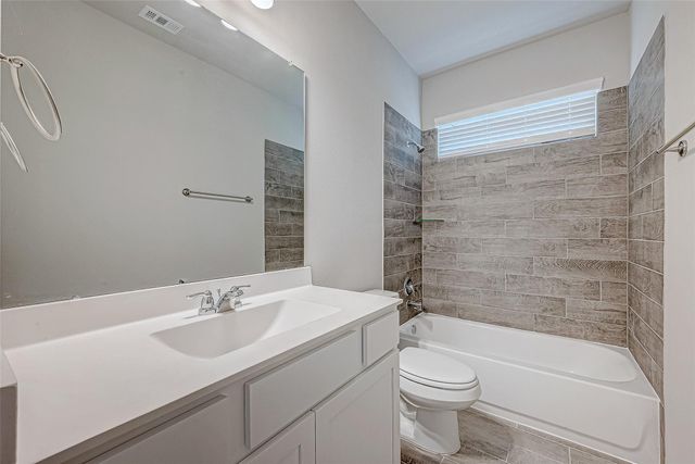 206 Colonnade Reflection Drive, Crosby, TX 77532