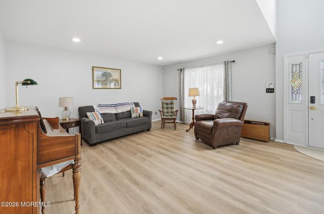 8 Maple Street, Port Monmouth, NJ 07758