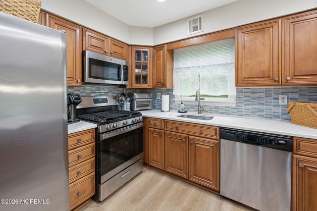 8 Maple Street, Port Monmouth, NJ 07758