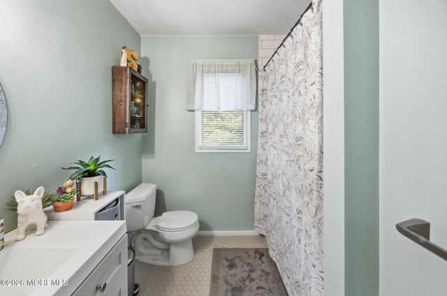 8 Maple Street, Port Monmouth, NJ 07758