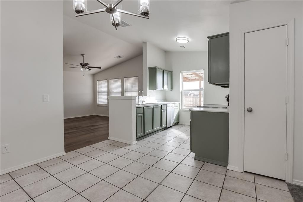 Image 11 of property listing at 1016 SW 156th Street, Oklahoma City, OK 73170