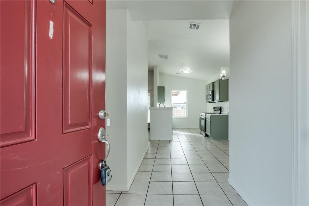 Image 3 of property listing at 1016 SW 156th Street, Oklahoma City, OK 73170