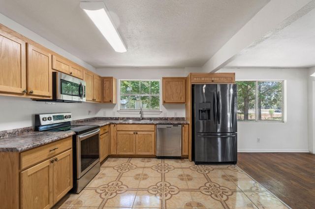 221 Oak Ridge Drive, Onalaska, TX 77360