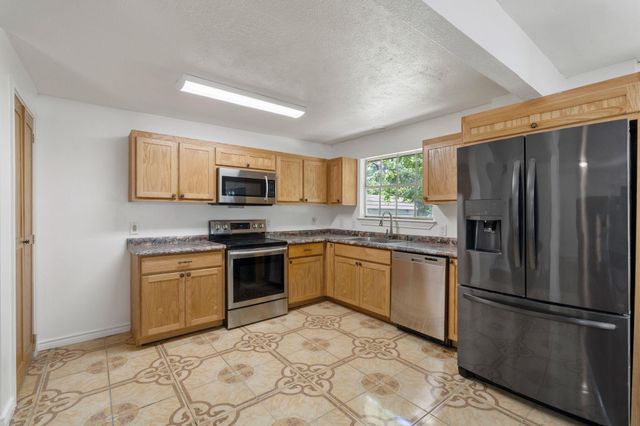 221 Oak Ridge Drive, Onalaska, TX 77360