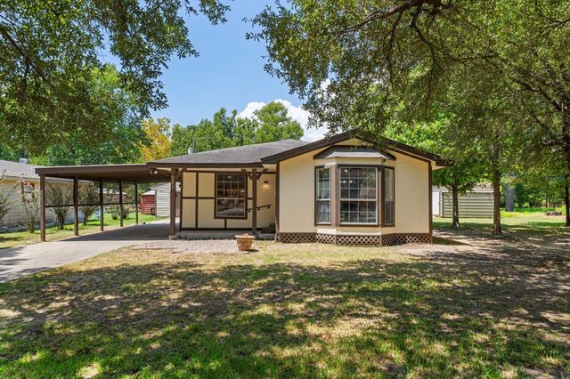 221 Oak Ridge Drive, Onalaska, TX 77360