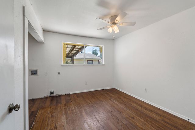 221 Oak Ridge Drive, Onalaska, TX 77360