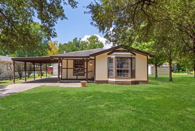221 Oak Ridge Drive, Onalaska, TX 77360