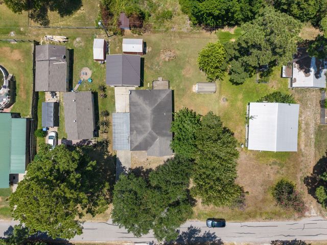 221 Oak Ridge Drive, Onalaska, TX 77360