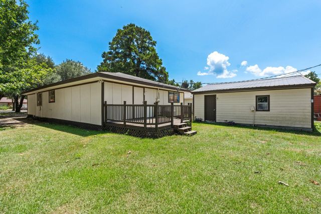 221 Oak Ridge Drive, Onalaska, TX 77360