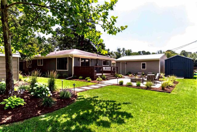 221 Oak Ridge Drive, Onalaska, TX 77360