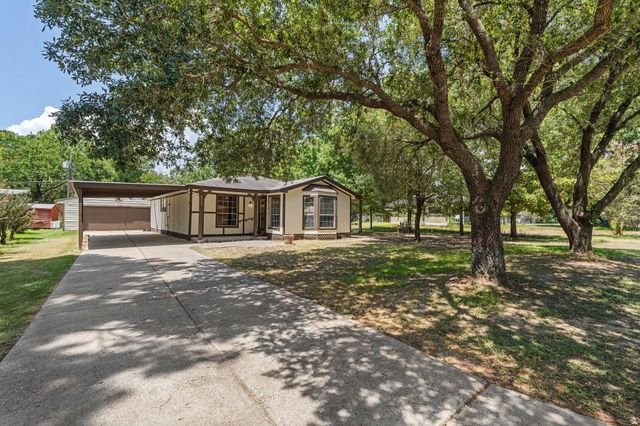 221 Oak Ridge Drive, Onalaska, TX 77360
