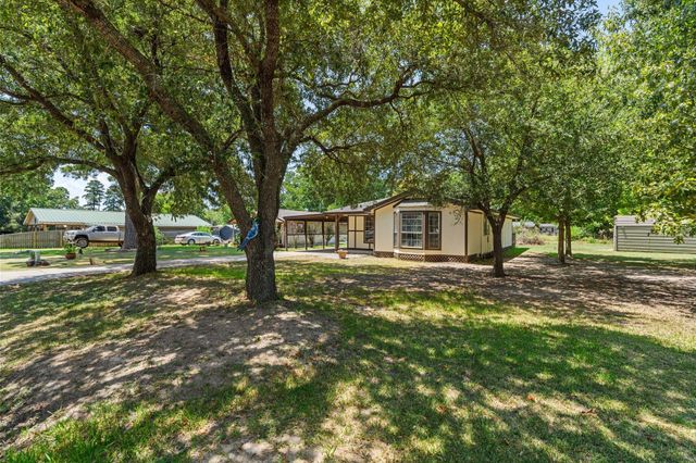 221 Oak Ridge Drive, Onalaska, TX 77360