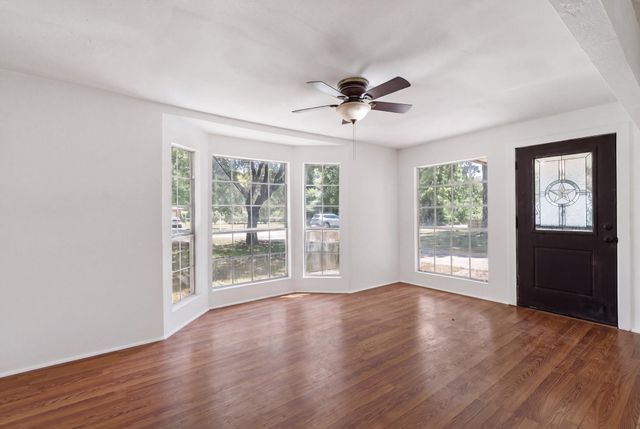 221 Oak Ridge Drive, Onalaska, TX 77360