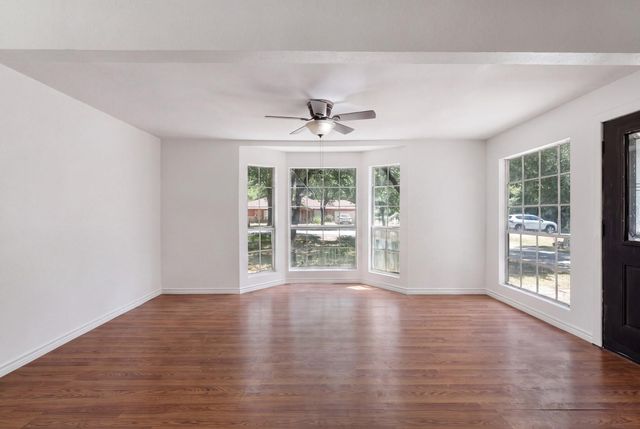 221 Oak Ridge Drive, Onalaska, TX 77360