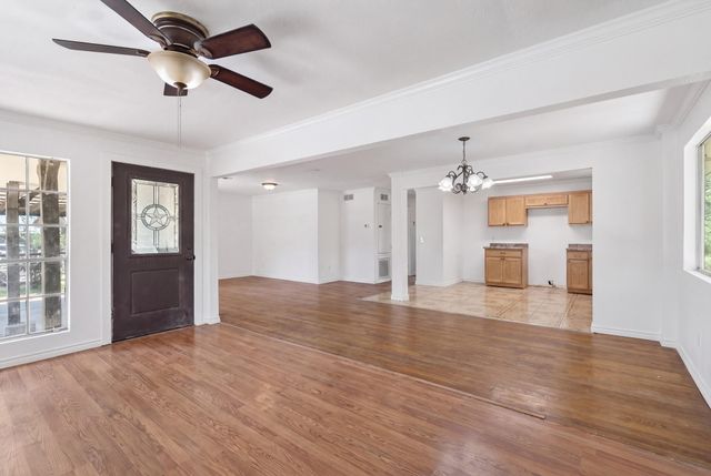221 Oak Ridge Drive, Onalaska, TX 77360