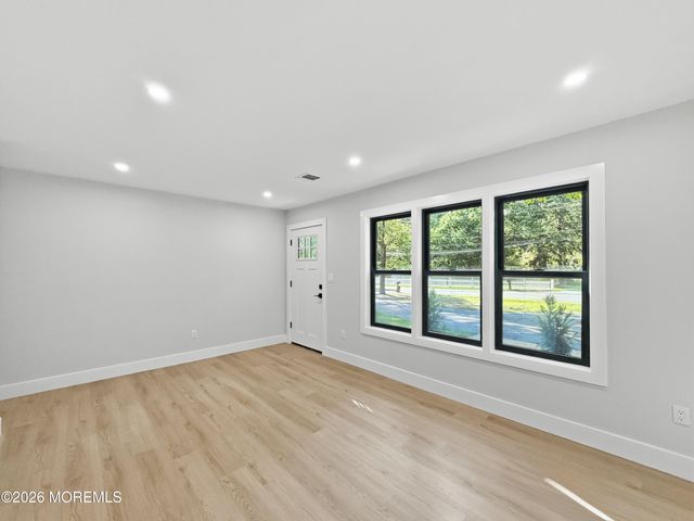 16 Charles Street, Howell, NJ 07731