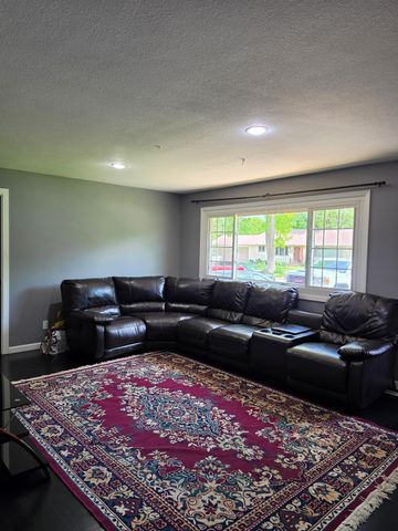 998 Overton Drive NE, Fridley, MN 55432
