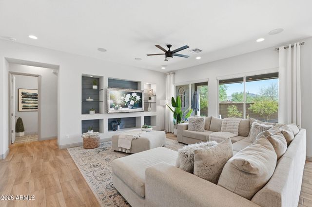 16373 W BEAUTIFUL Lane, Goodyear, AZ 85338