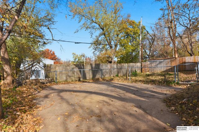 6460 Parker Street, Omaha, NE 68104