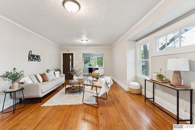 6460 Parker Street, Omaha, NE 68104